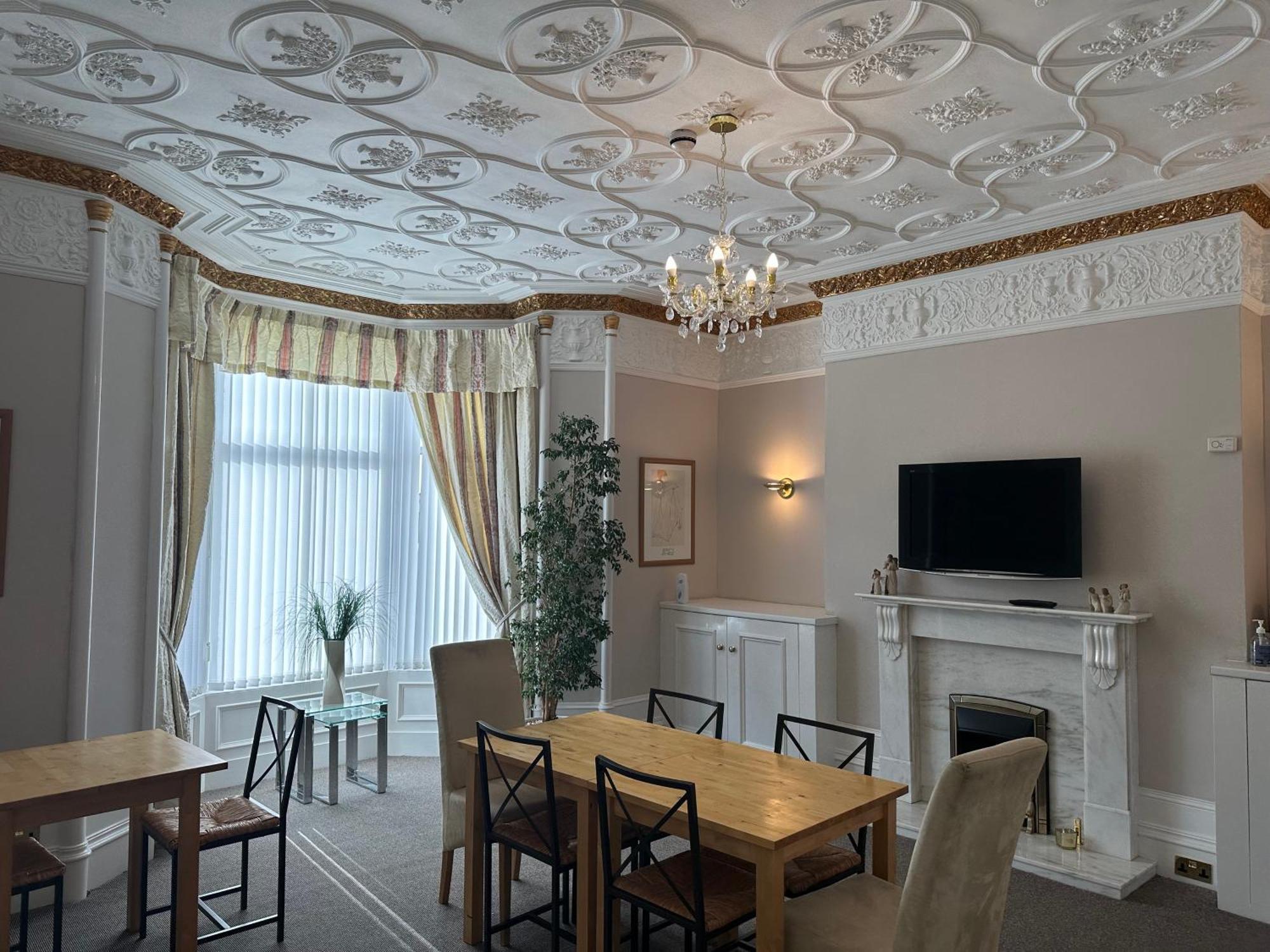 Third House Guest House アバディーン エクステリア 写真